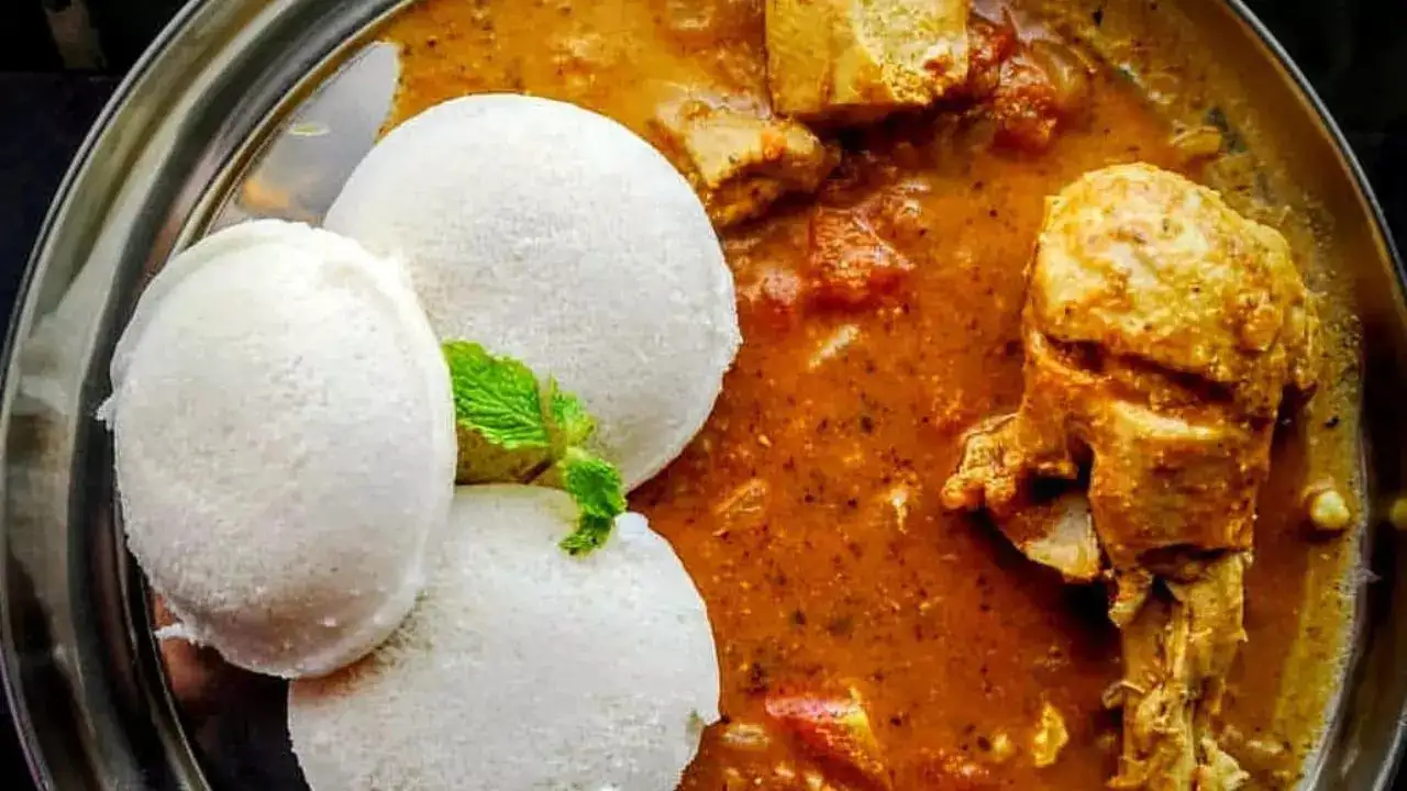 Idly / Chicken Curry